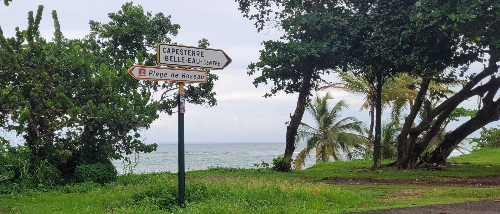 Panneau direction Plage de Roseau, Capesterre-Belle-Eau